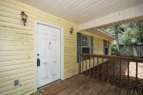 5679 Fairview Dr, Milton, FL 32570 photo 3