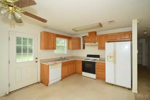 5679 Fairview Dr, Milton, FL 32570 photo 9