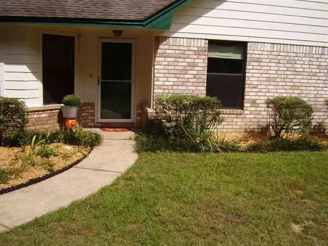 5608 Richmond Ct, Pace, FL 32571 photo 2
