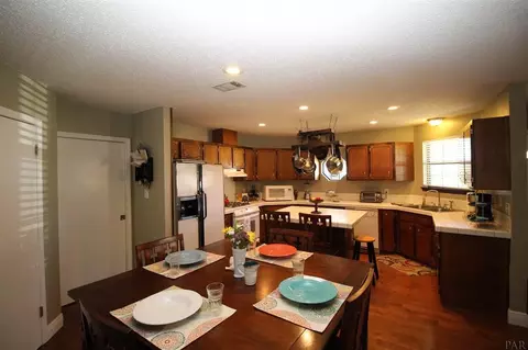 5660 Dove Dr, Pace, FL 32571 photo 4