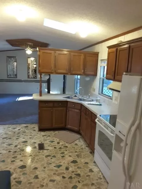 5567 Bantola Dr, Milton, FL 32583 photo 3