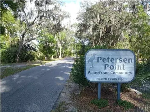 7832 Petersen Pt Rd, Milton, FL 32583 photo 2