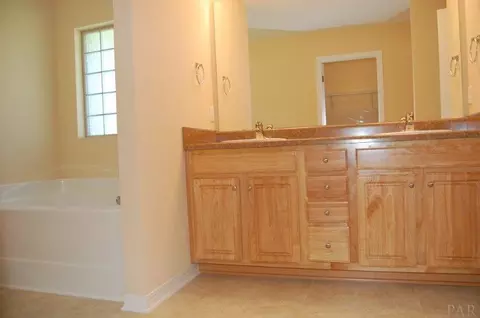 5607 Vendome Ct, Milton, FL 32583 photo 4