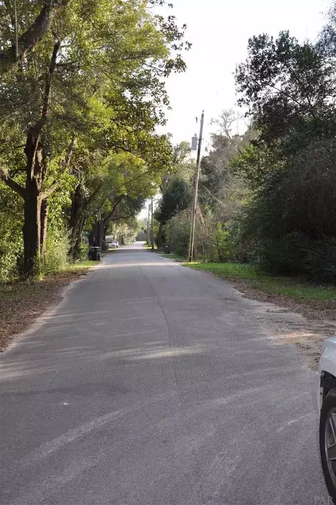 4351 Melton Rd, Bagdad, FL 32583 photo 4