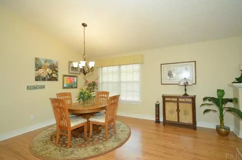 3938 Windsor Castle Blvd, Milton, FL 32583 photo 9