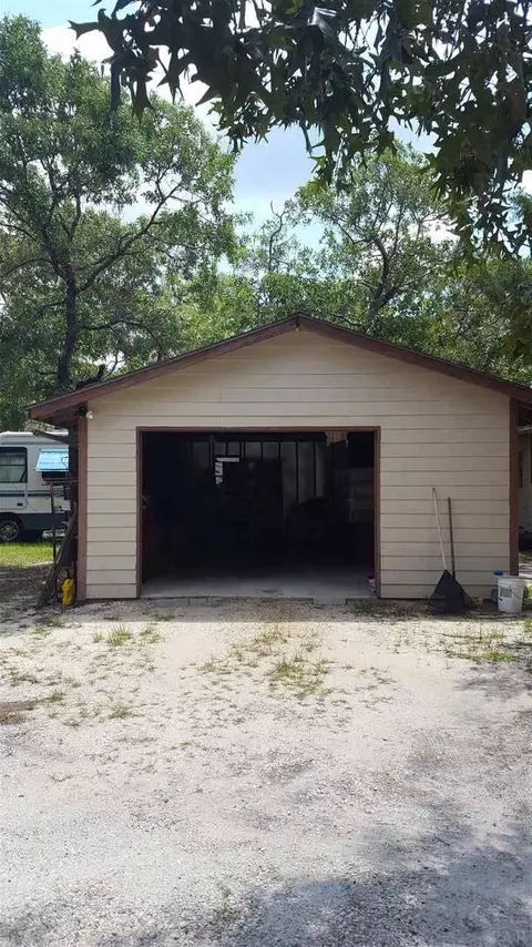8852 Chickamauga Dr, Milton, FL 32583 photo 2