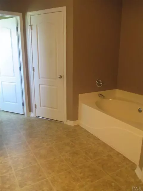 5435 Covered Bridge Ln, Pace, FL 32571 photo 8