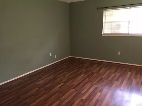 7631 Lakeside Dr, Milton, FL 32583 photo 14