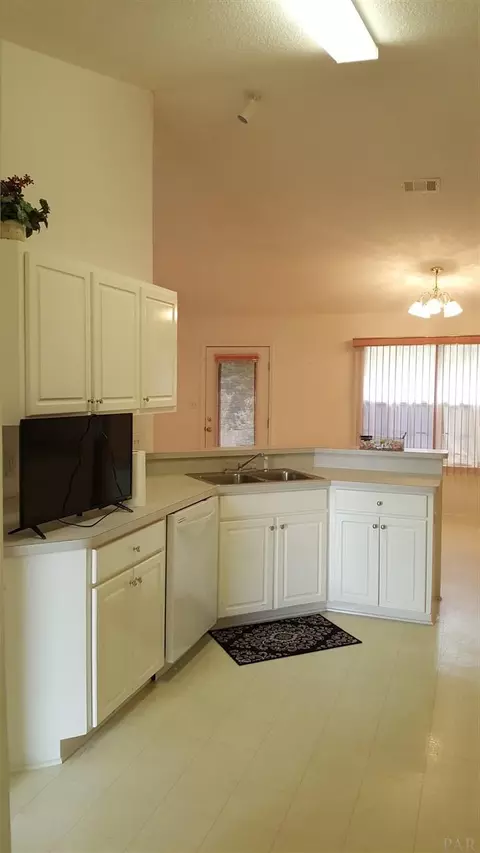2230 Titanium Dr, Crestview, FL 32536 photo 8