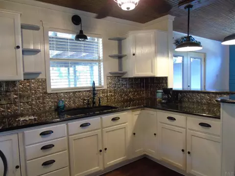 313 Katie St, Milton, FL 32583 photo 8
