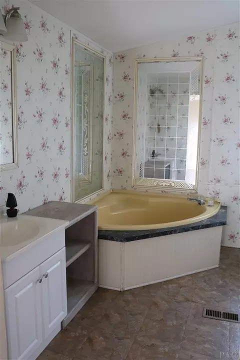 4040 Windsor Ln, Pace, FL 32571 photo 8