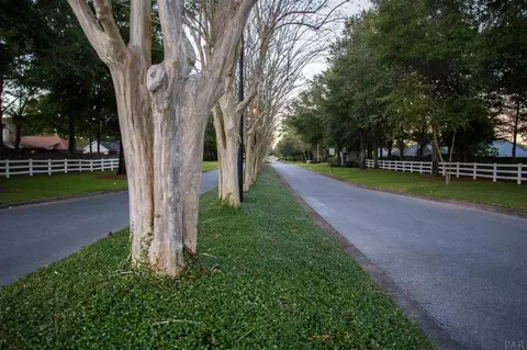 624 Ashford Rd, Cantonment, FL 32533 photo 2