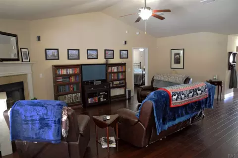 4933 Tributary Dr, Milton, FL 32570 photo 11