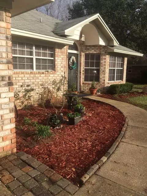 5709 Dove Dr, Pace, FL 32571 photo 2