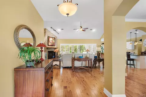3174 Pineview Dr, Milton, FL 32583 photo 3