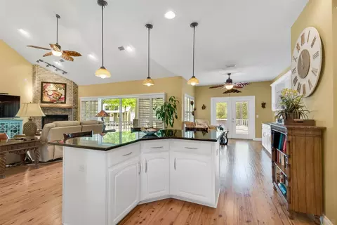 3174 Pineview Dr, Milton, FL 32583 photo 11
