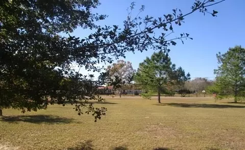 4748 Thoroughbred Dr, Milton, FL 32583 photo 3