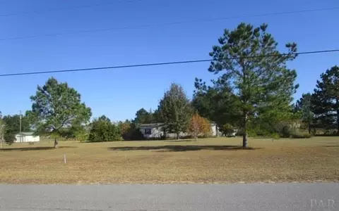 4748 Thoroughbred Dr, Milton, FL 32583 photo 1