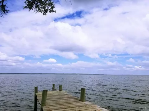 289 S Garcon Point Rd, Milton, FL 32583 photo 2