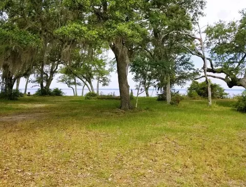 289 S Garcon Point Rd, Milton, FL 32583 photo 3