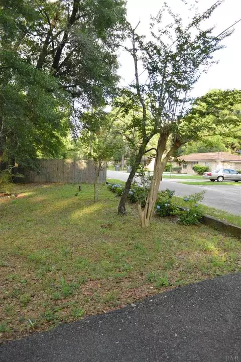 6438 Maddox Rd, Milton, FL 32570 photo 4