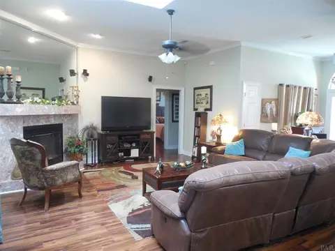 1013 Brandermill Dr, Cantonment, FL 32533 photo 5