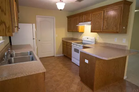 5304 Traci Dr, Milton, FL 32583 photo 3