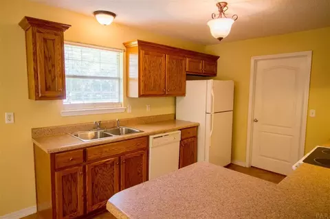 5304 Traci Dr, Milton, FL 32583 photo 2