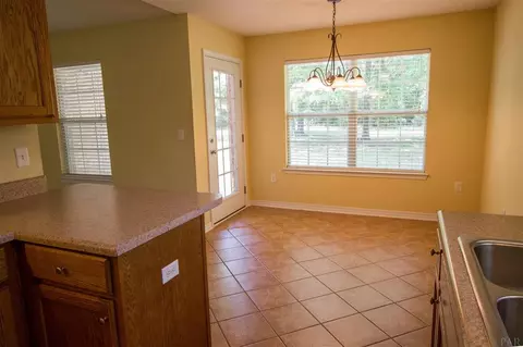 5304 Traci Dr, Milton, FL 32583 photo 4