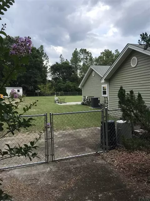 1301 Sioux Cir, Crestview, FL 32536 photo 3