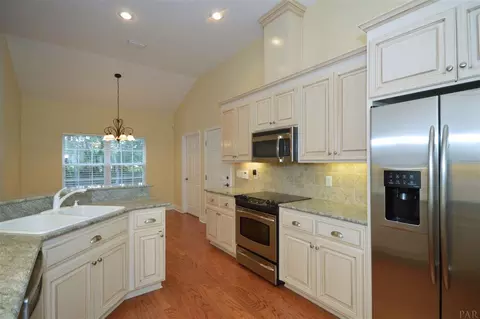 6328 Honeysuckle Dr, Milton, FL 32570 photo 13