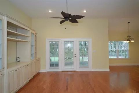 6328 Honeysuckle Dr, Milton, FL 32570 photo 5