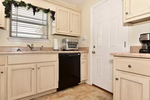 4331 Glen Forest Dr, Milton, FL 32583 photo 8