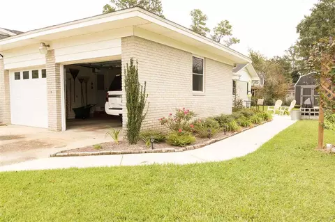 212 E Pine St, Atmore, AL 36502 photo 4