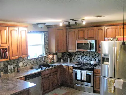 4252 Breezeway Cir, Milton, FL 32583 photo 4