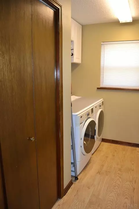 8017 Virginia Ln, Milton, FL 32583 photo 9