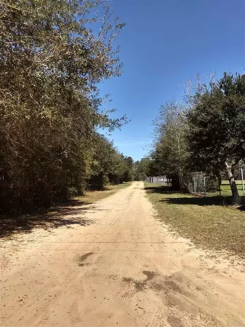8116 Delta Dr, Milton, FL 32583 photo 4