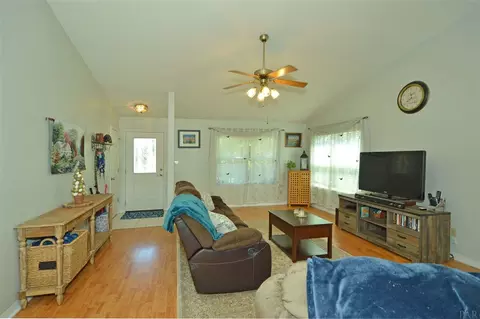 4407 Devonshire Pl, Pace, FL 32571 photo 9