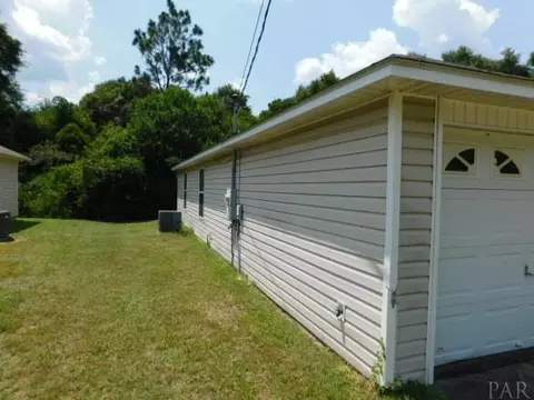 243 Panama Dr, Crestview, FL 32536 photo 2