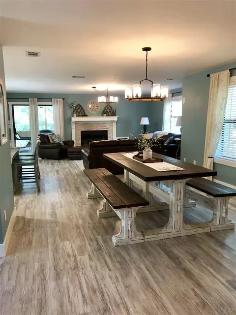 3092 Apache Dr, Milton, FL 32571 photo 2