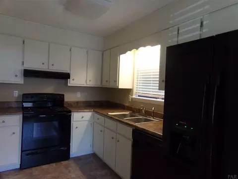 5062 Patterson Ln, Pace, FL 32571 photo 2