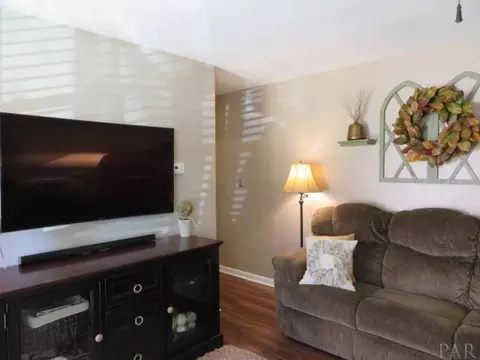 5401 Jenny Cir, Milton, FL 32571 photo 4