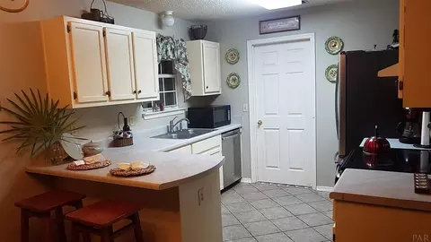 1660 Kinsale Dr, Cantonment, FL 32533 photo 5