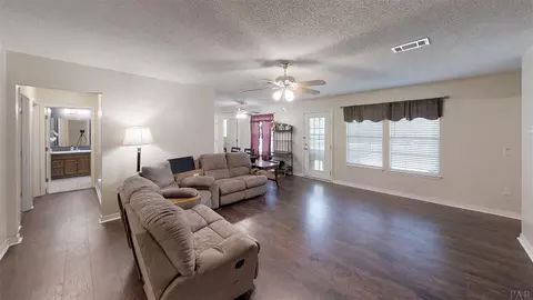 5661 Fairview Dr, Milton, FL 32570 photo 2