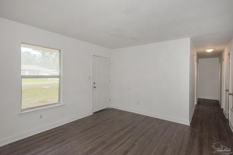 207 Marine Dr, Pensacola, FL 32507 photo 3
