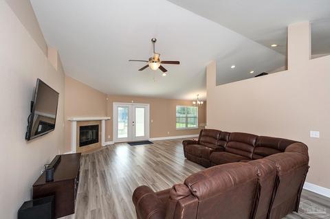 6106 Autumn Pines Cir, Pace, FL 32571 photo 2