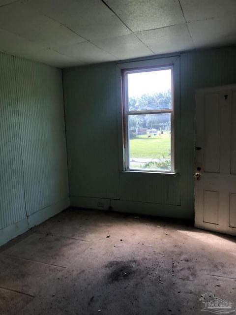 4562 Simpson St, Milton, FL 32583 photo 9