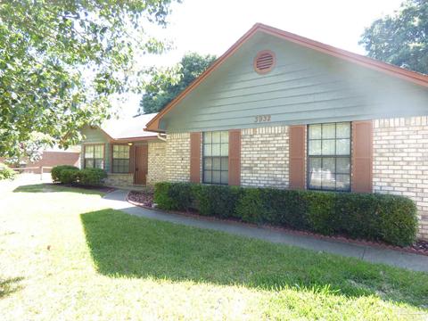 3932 Deerwood Cir, Pace, FL 32571 photo 1