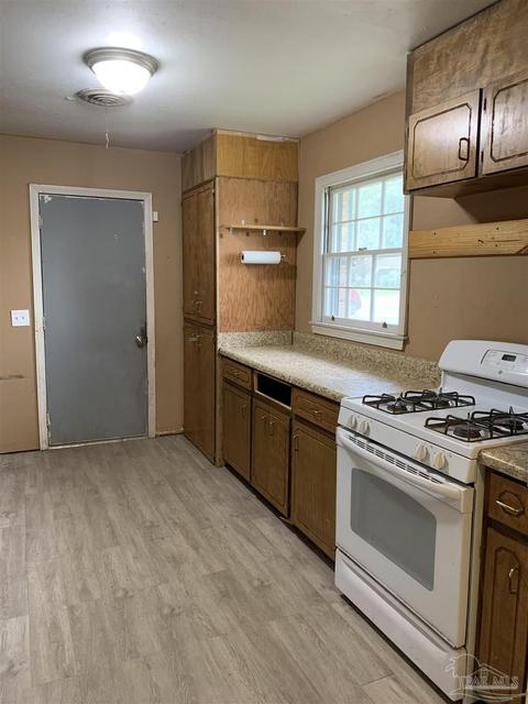 6467 Walnut St, Milton, FL 32570 photo 2