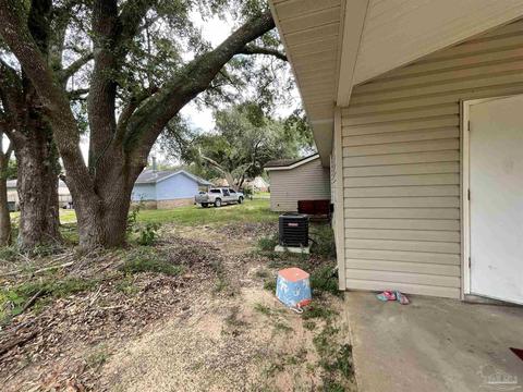 5385 Avenida De Golf, Pace, FL 32571 photo 4